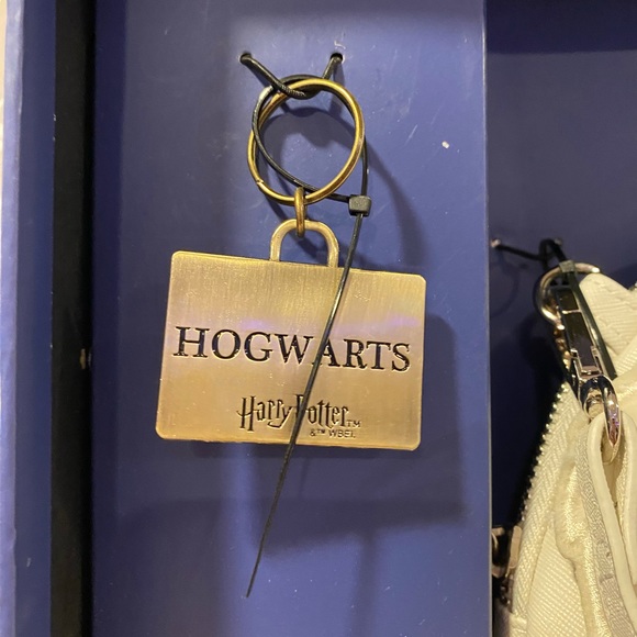 BNIB Harry Potter Owl Crossbody and Keychain Gift Box Set - Picture 2 of 4